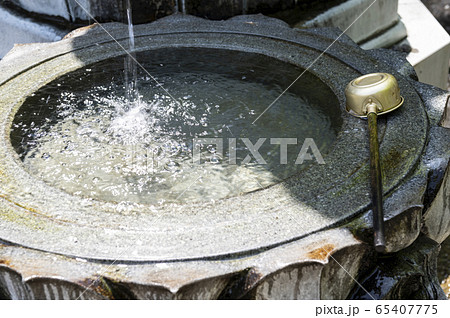 お寺の 手水 65407775