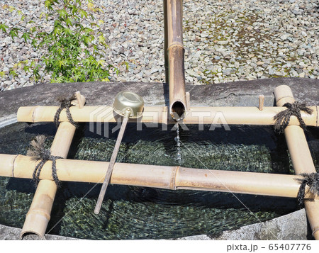 お寺の 手水 65407776