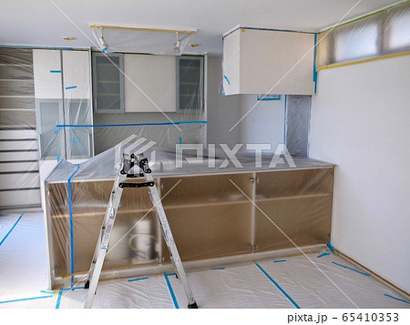 キッチンリフォーム（塗装）の養生 65410353