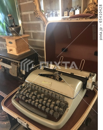 古い クラシック アンティーク 65410428