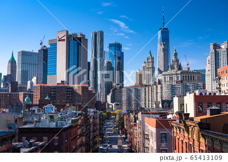 《ニューヨーク》マンハッタン・チャイナタウンから望む摩天楼 65413109