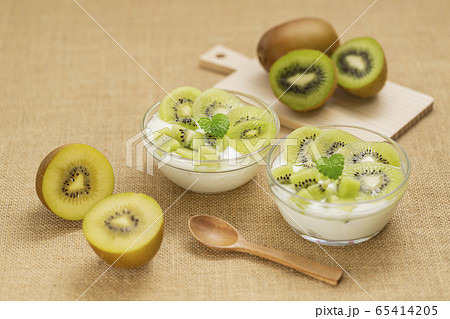 ヨーグルト_キウイ 65414205