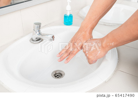 Men's hands wash their hands with soap clean hands in the tub with soap, personal hygiene Men's hands wash their hands with soap clean hands in the tub with soap, personal hygiene 65417490