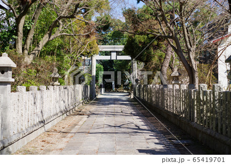 兵庫県伊丹市・肱岡天満宮	参道と鳥居 65419701