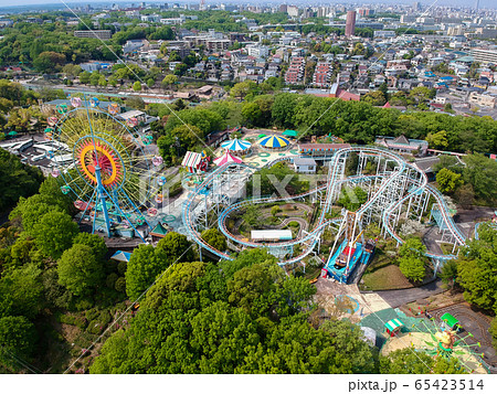 ドローンで空撮した臨時休業の東山動物園の遊園地の写真素材 [65423514