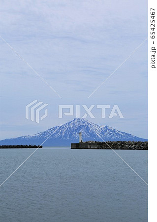 抜海港から見る利尻富士 抜海港から見る利尻富士 65425467