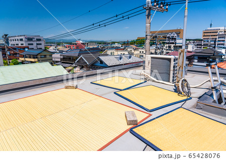 屋上　畳の虫干し　高温　畳を焼く 65428076