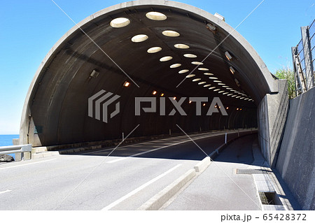 海岸道路のシェルター 65428372