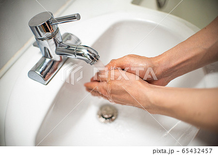 手 洗浄 洗い 65432457