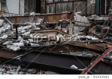 建築物件解体現場 Demolition of buildings 建築物件解体現場 Demolition of buildings 65432681
