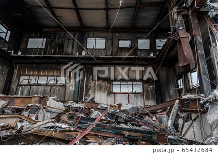 建築物件解体現場　Demolition of buildings 65432684