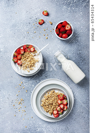 healthy breakfast with granola healthy breakfast with granola 65434314