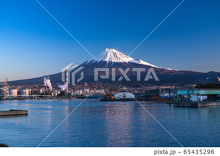 《静岡県》富士山・早朝の田子の浦港 《静岡県》富士山・早朝の田子の浦港 65435296