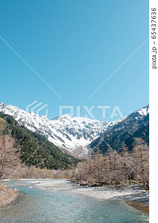 上高地・河童橋から穂高連峰を望む(5月上旬・朝) 上高地・河童橋から穂高連峰を望む(5月上旬・朝) 65437636