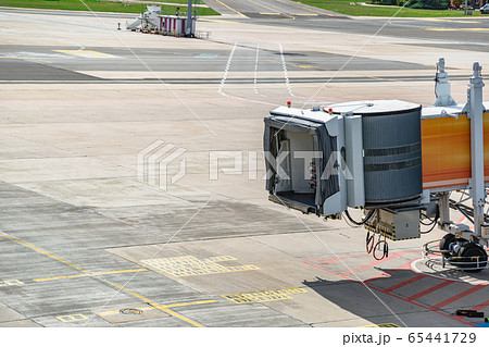 Sleeve transition for boarding passengers in plane 65441729