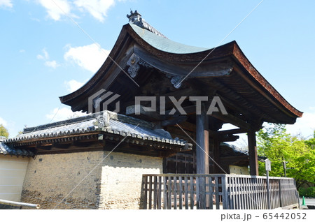天龍寺の「勅使門」（京都市右京区嵯峨天龍寺芒ノ馬場町） 65442052