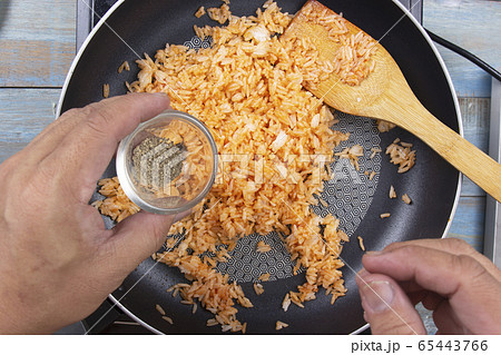 Chef pouring pepper to pan for cook fried rice Chef pouring pepper to pan for cook fried rice 65443766