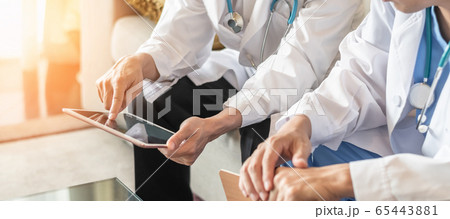 Doctor teamwork, surgeon, orthopedist, ER surgery team working in hospital medical clinic office meeting room discussing on diagnostic exam on patient care operation, professional telehealth, telemedi Doctor teamwork, surgeon, orthopedist, ER surgery team working in hospital medical clinic office meeting room discussing on diagnostic exam on patient care operation, professional telehealth, telemedi 65443881