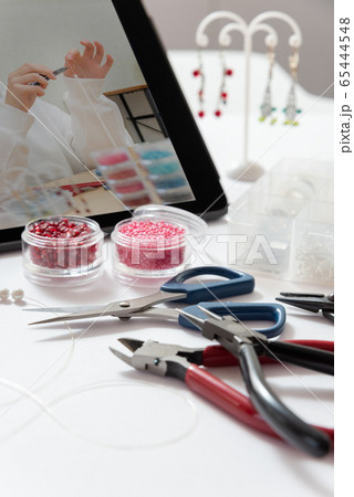 ウェビナー　オンラインでビーズアクセサリー作り 65444548