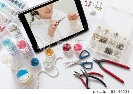 ウェビナー　オンラインでビーズアクセサリー作り 65444558