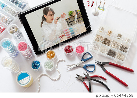 ウェビナー　オンラインでビーズアクセサリー作り 65444559