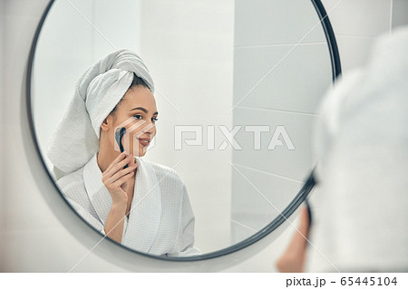 Caucasian beautiful woman taking care of her facial beauty 65445104