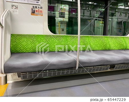 山手線の車内 山手線の車内 65447229