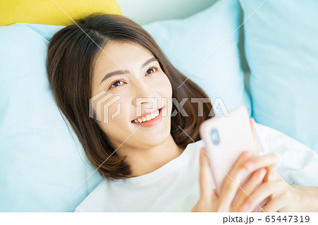 A woman at home 65447319