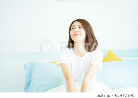 A woman at home 65447340