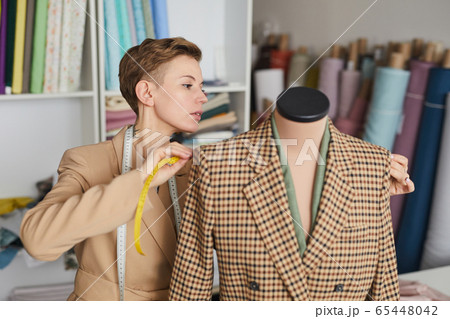 Designer measuring the jacket 65448042