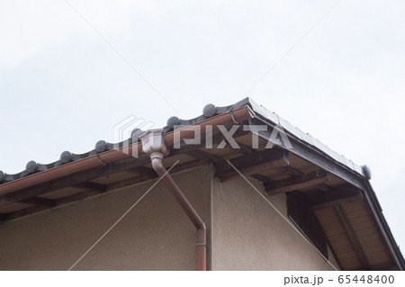 古い雨どい 65448400