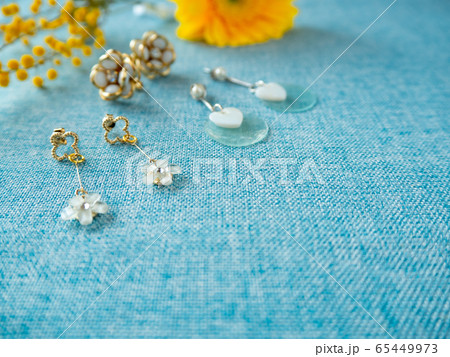 ピアス　イヤリング　花 65449973