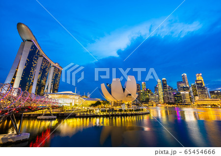Beautiful architecture building skyscraper around marina bay in singapore city Beautiful architecture building skyscraper around marina bay in singapore city 65454666