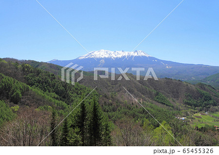 開田高原地蔵峠から望む御岳山 開田高原地蔵峠から望む御岳山 65455326