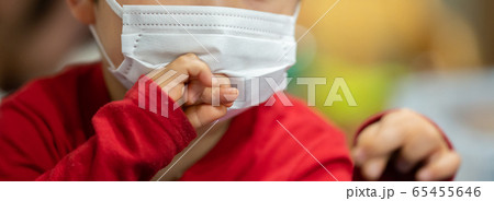 マスクをつけた子供 使い捨てマスク マスクをつけた子供 使い捨てマスク 65455646