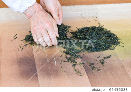 職人の手揉み茶 65456083