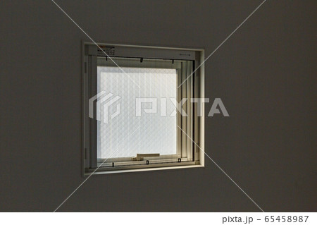 ワンルームマンション明かり取り窓の写真素材