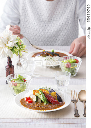 夏野菜カレー 食卓 夏野菜カレー 食卓 65459749