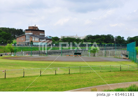 神奈川県横浜市　神奈川県立境川遊水地公園（俣野遊水地）の野球場と境川遊水地情報センター 65461181