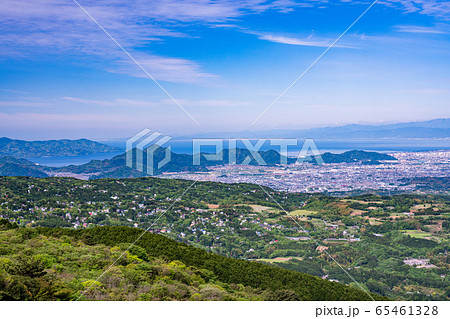 （静岡県）伊豆スカイライン から望む、田方平野 65461328
