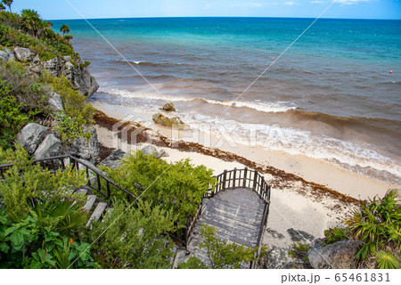 メキシコ　トゥルムの遺跡　神殿　エルカスティージョ 65461831