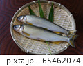 かごに乗った捕れ立ての鮎_01 65462074