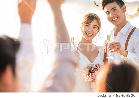 ロマンチックなリゾートウェディング 65464906