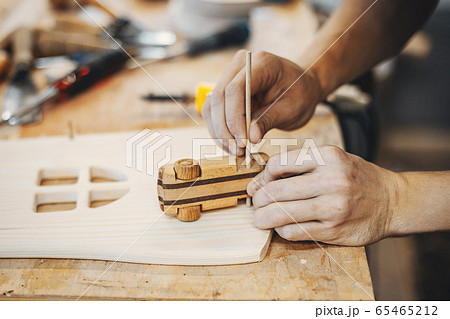 The carpenter works with a tree 65465212