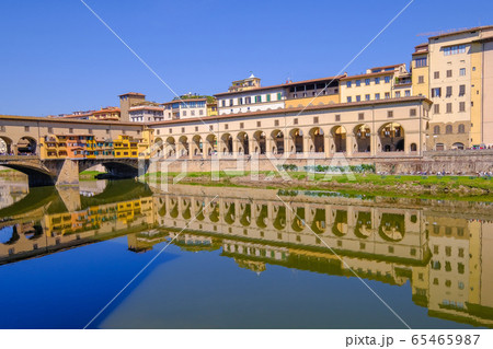 The famous Ponte Vecchio, the Old Bridge and city houses with reflections in the Arno River, Florence, Tuscany, Italy 65465987