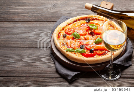 Tasty homemade seafood pizza with salmon Tasty homemade seafood pizza with salmon 65469642