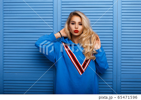 Beautiful woman with makeup with red lips Beautiful woman with makeup with red lips 65471596