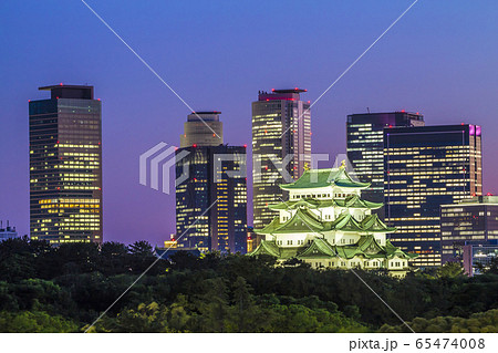 愛知県 名古屋城と高層ビル群 夕景 愛知県 名古屋城と高層ビル群 夕景 65474008