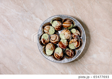 Uncooked Escargots de Bourgogne 65477693