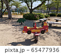 公園の遊具 65477936